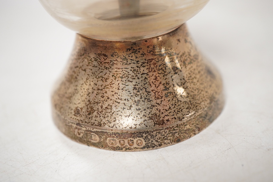 A Victorian silver mounted glass pepper mill, by Frederic Purnell, London, 1881, height 86mm.